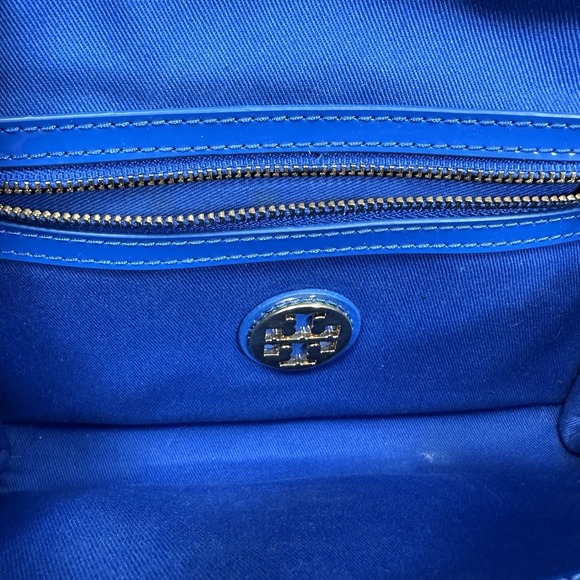 Tory Burch Blue Patent Leather Perforated Logo Crossbody Wallet Wristlet - Picture 6 of 9